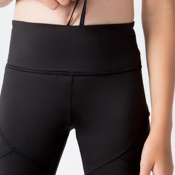 Ivivva by Lululemon BLACK clearly breezy Leggings Size 12 - Picture 9 of 15